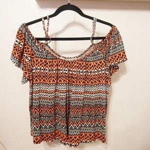 Cropped cold shoulder tee